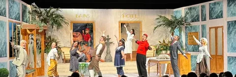 Scène de la pièce Frou-Frou les bains